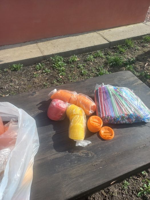 Трубочки і кришки длякофе ціна договірна  для кафе