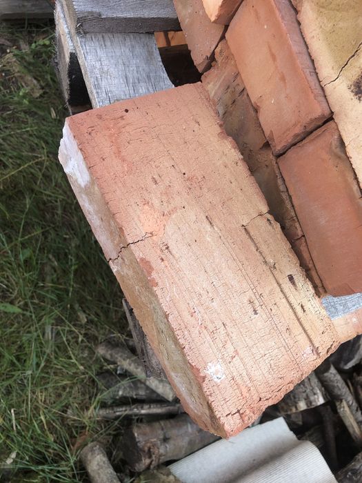 Хороша нова цегла М-150 в ідеальному стані.