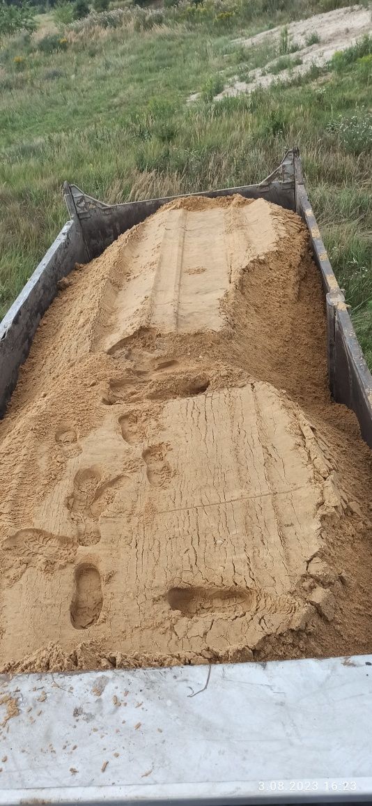 Gruz ziemia beton piasek zwir