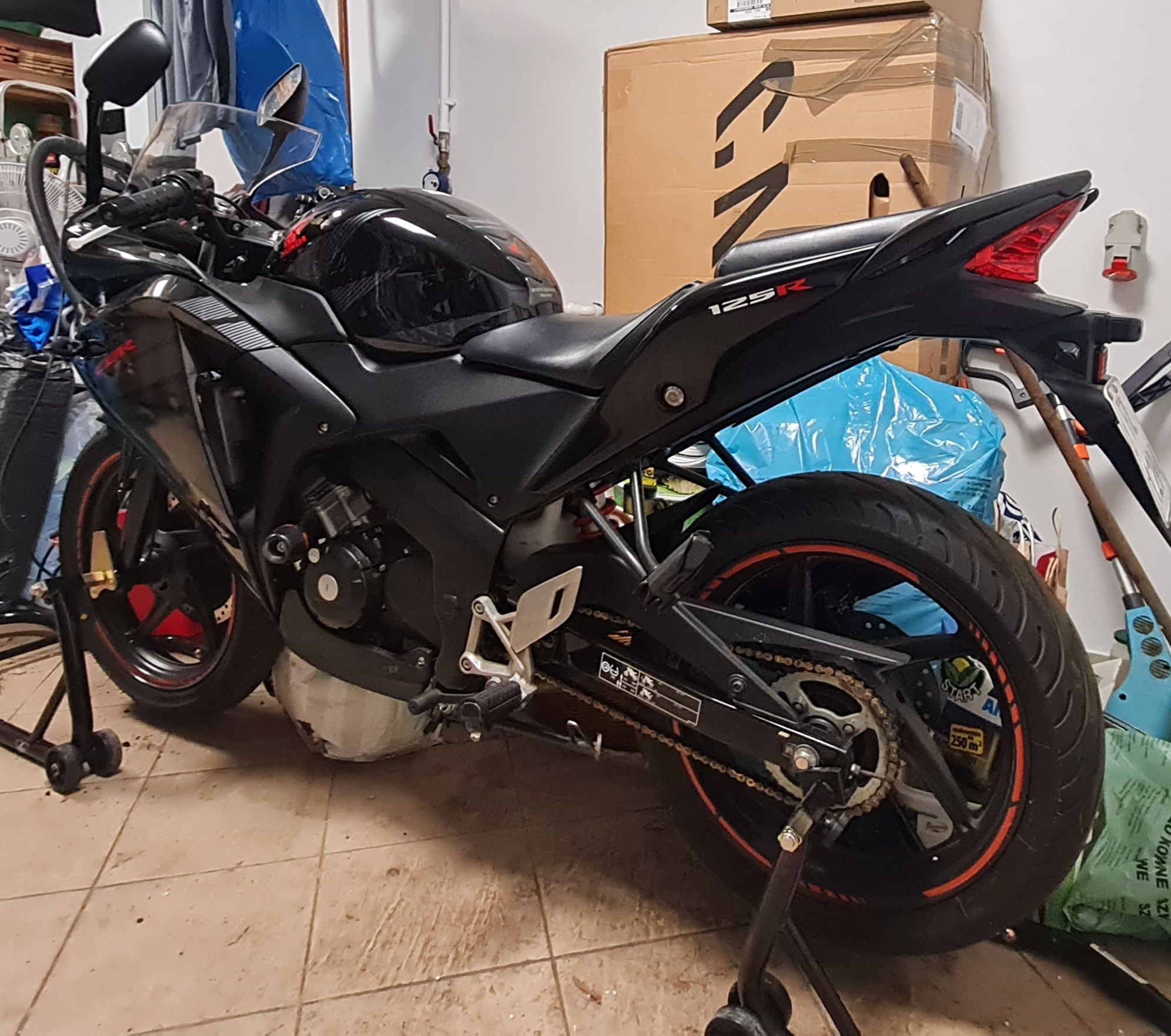 Honda CBR 125R JC51 mały przebieg