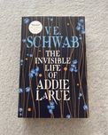 Książka The Invisible Life of Addie LaRue w języku angielskim