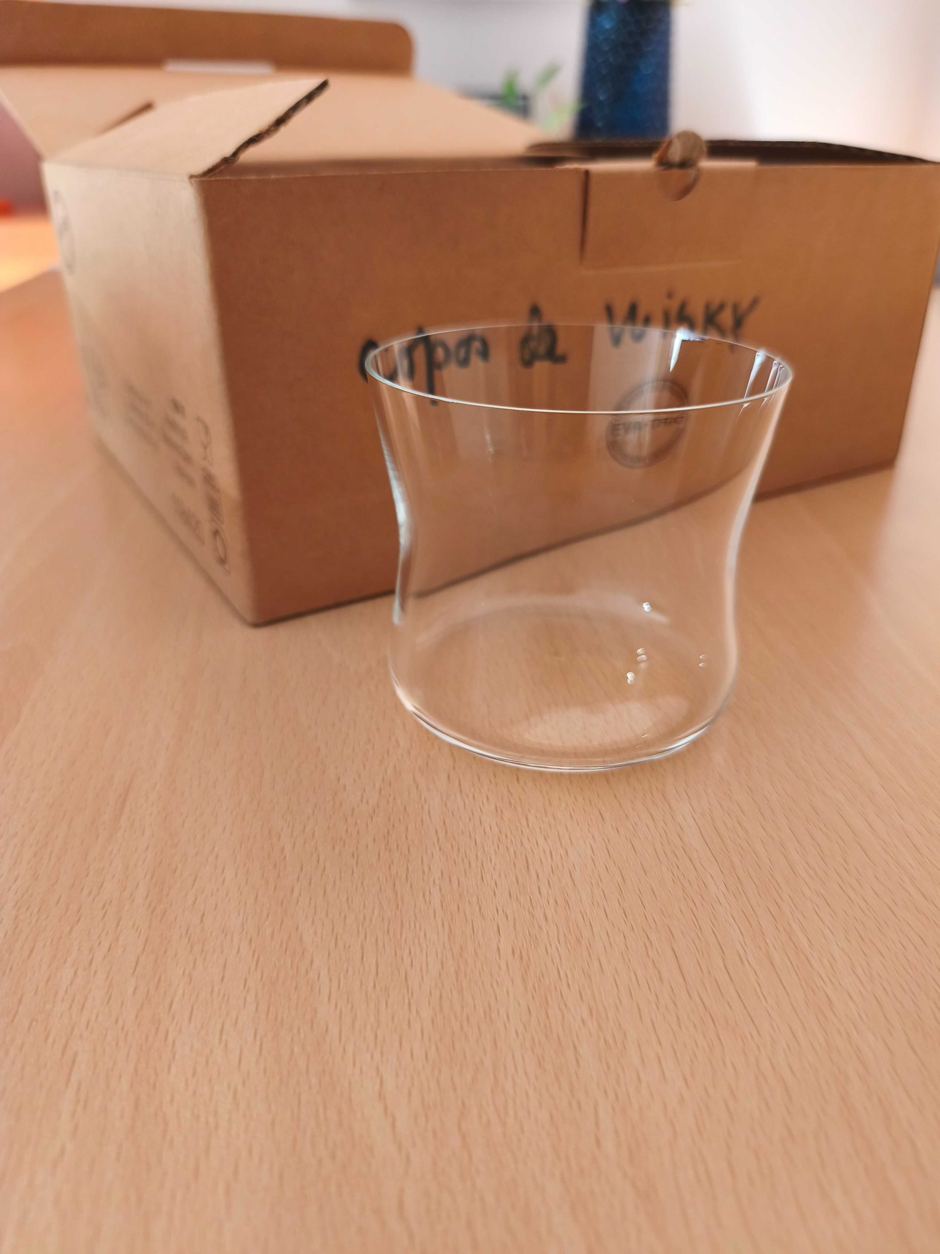 Vendo seis copos de whisky de cristal nunca usados
