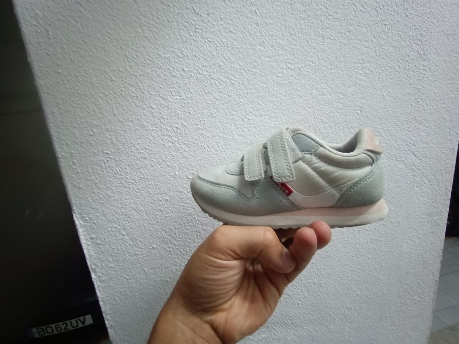 Tenis Levis menina