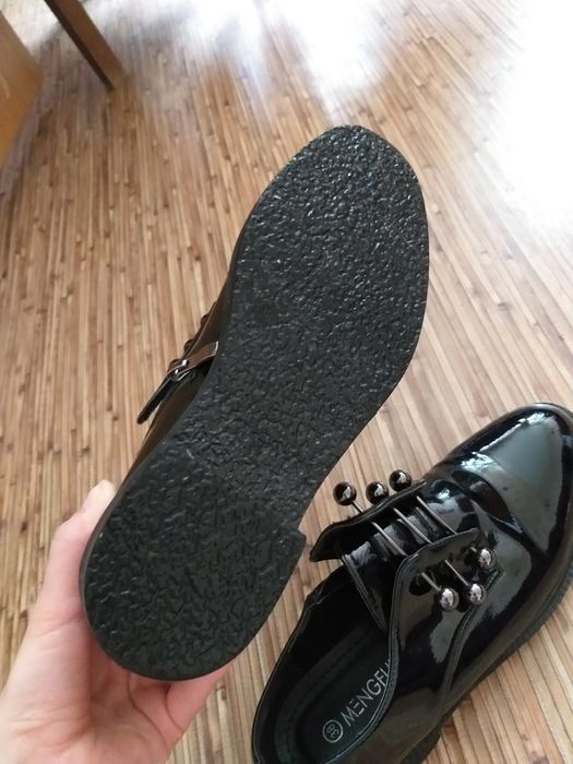 Женские лаковые закрытые туфли/ботинки