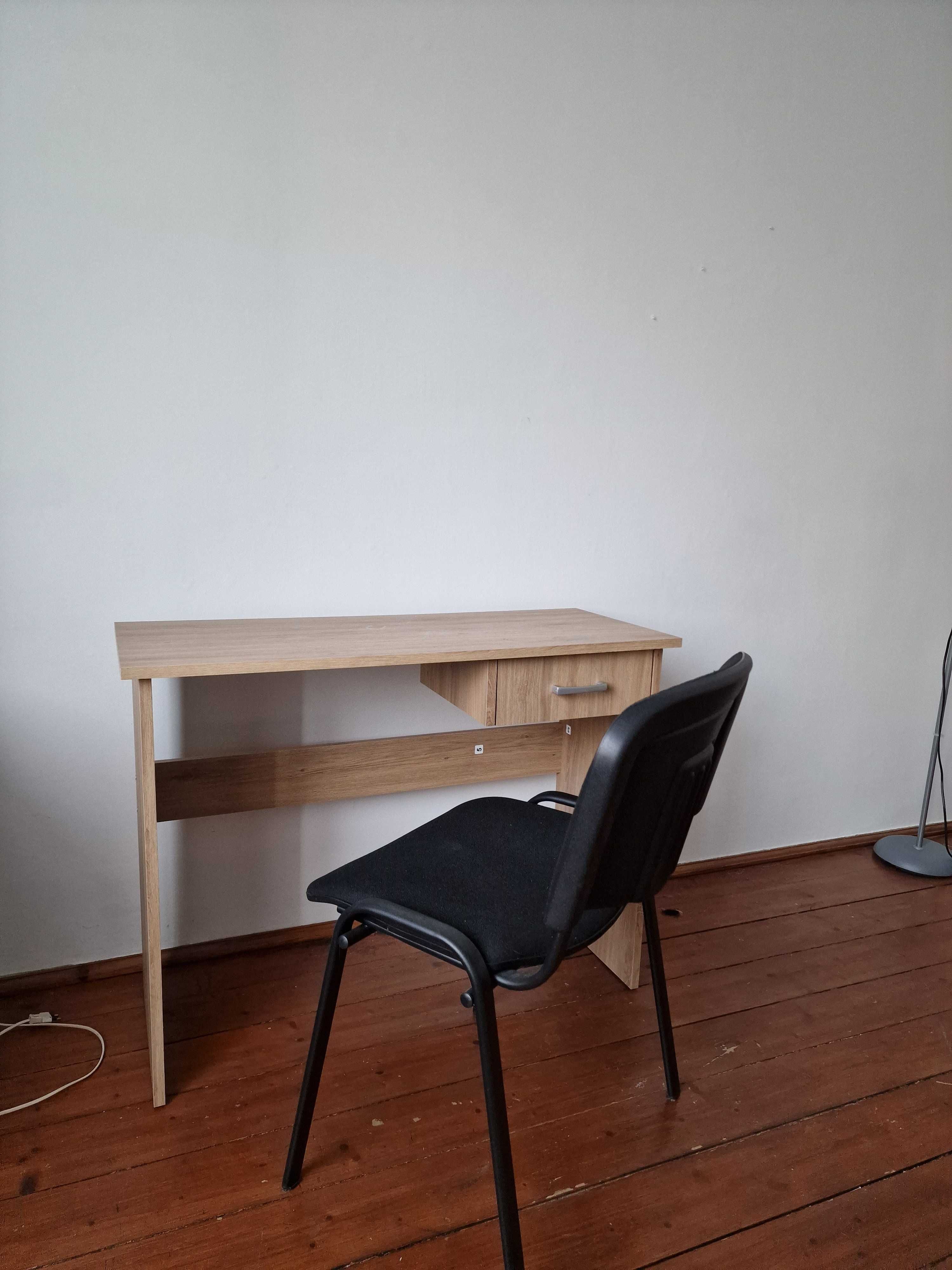 Biurko beżowe z krzesłem