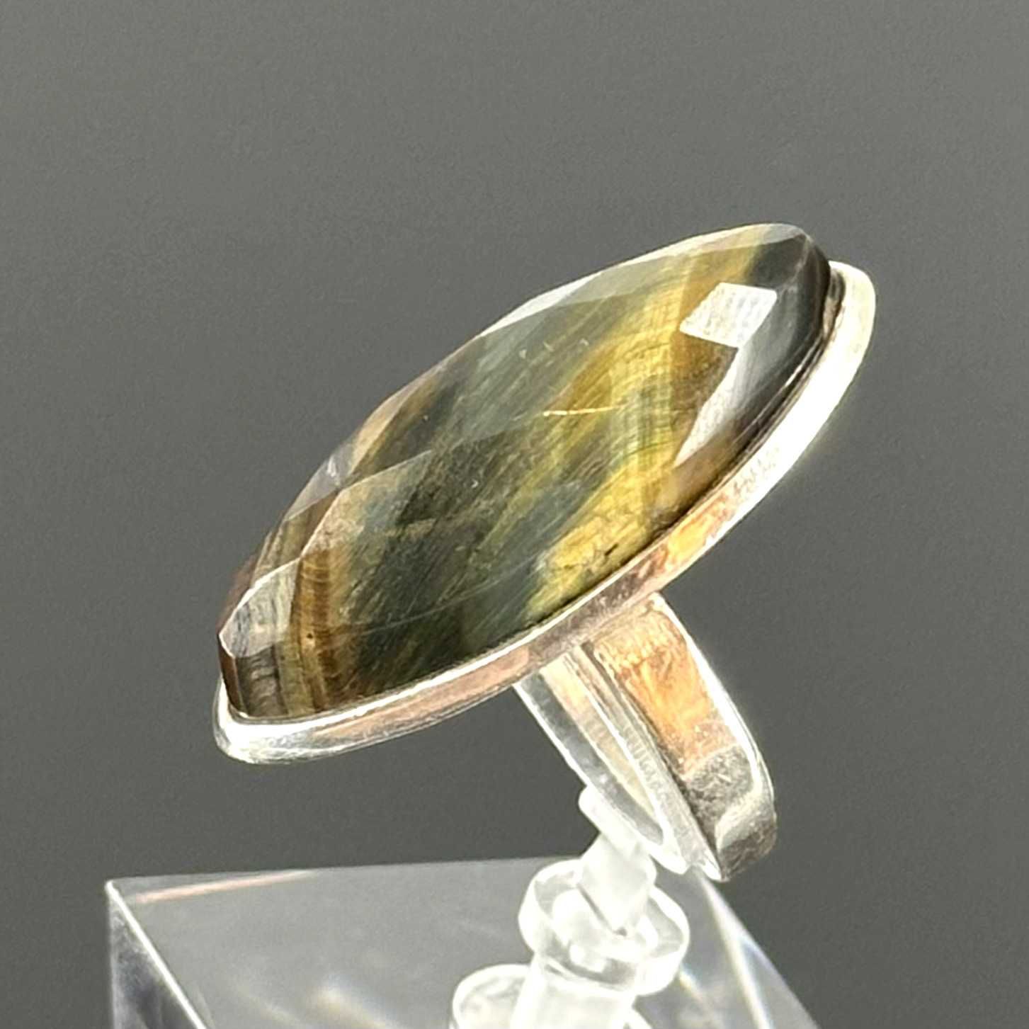 Srebro - Srebrny pierścionek z Sokolim Okiem - rodzina kwarców