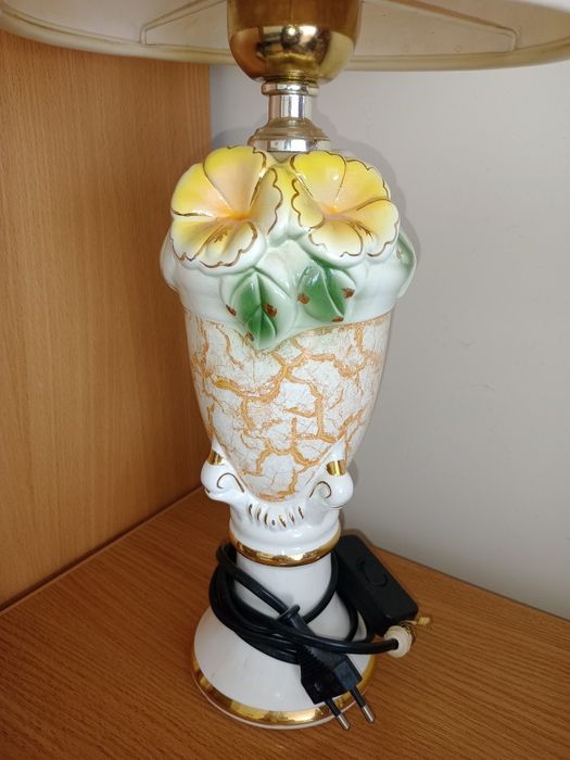 Lampka nocna z ceramiczną podstawą