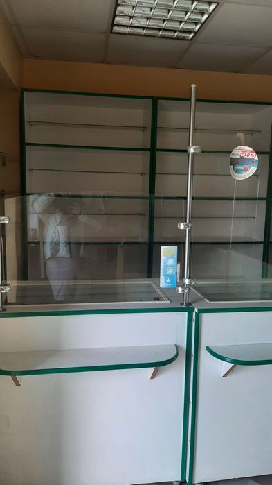 Полички в ідеальному стані..