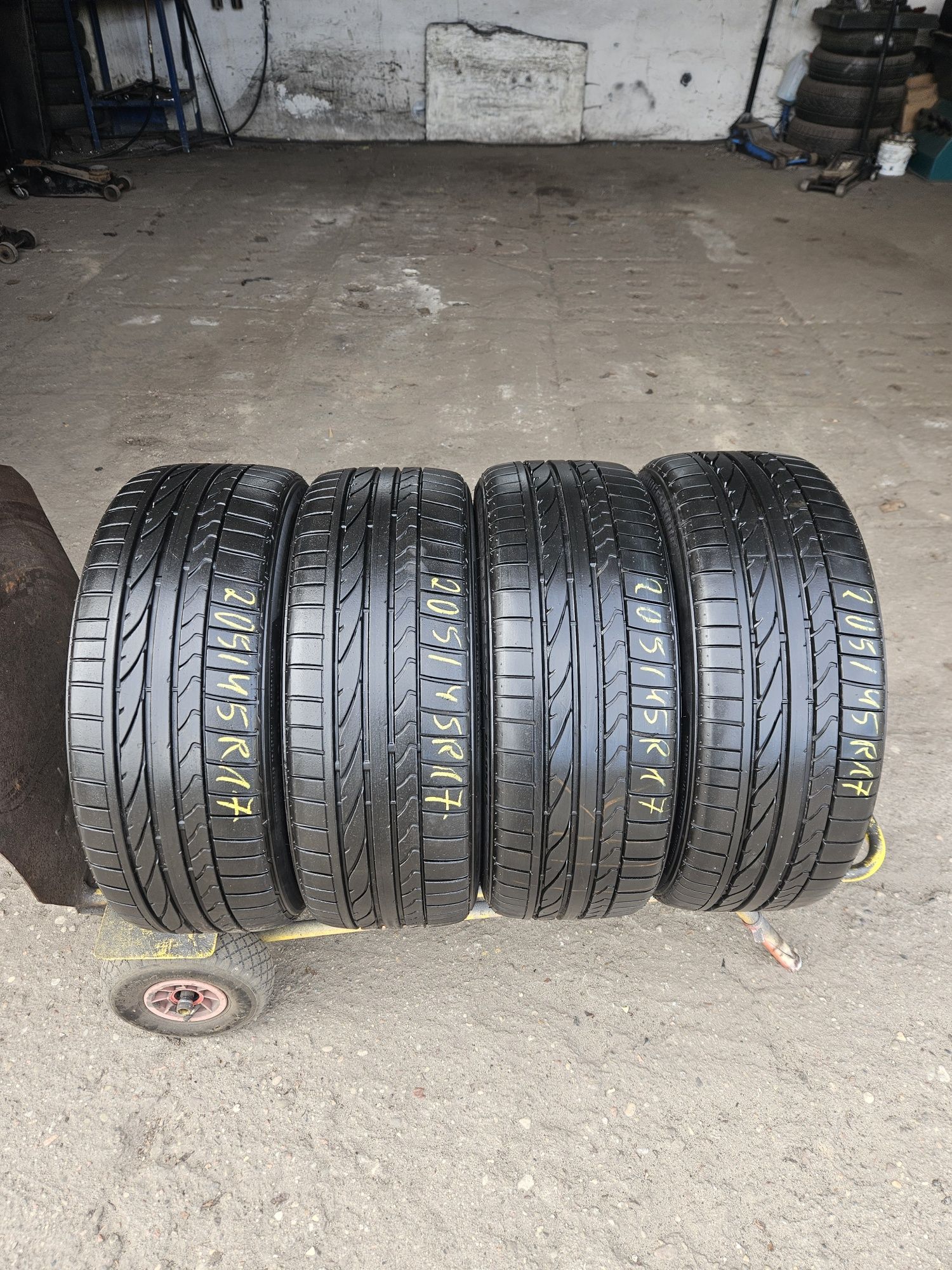 Opony 205/45 r17-4 szt Bridgestone