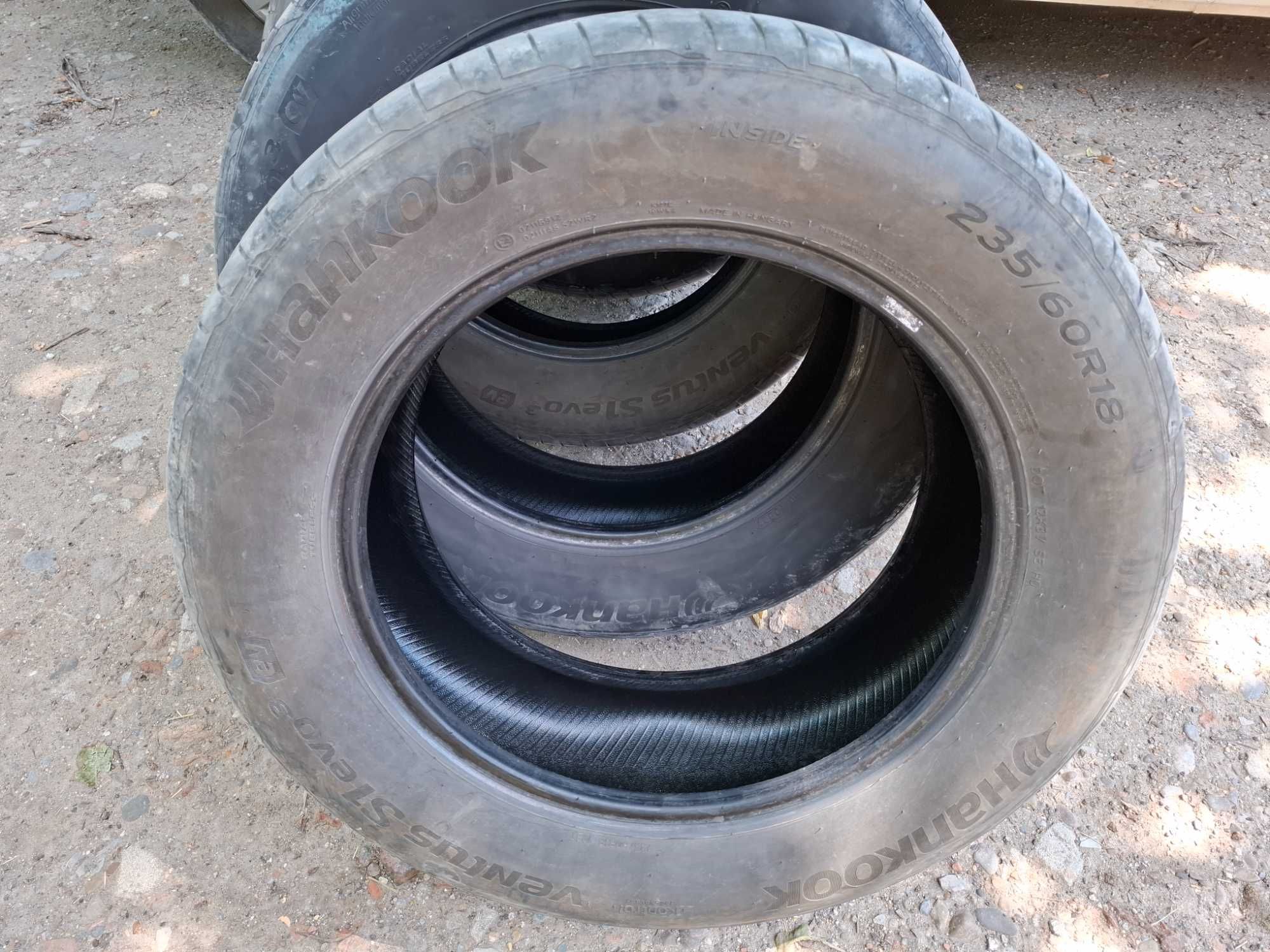 Продаються Шини 235/60г18