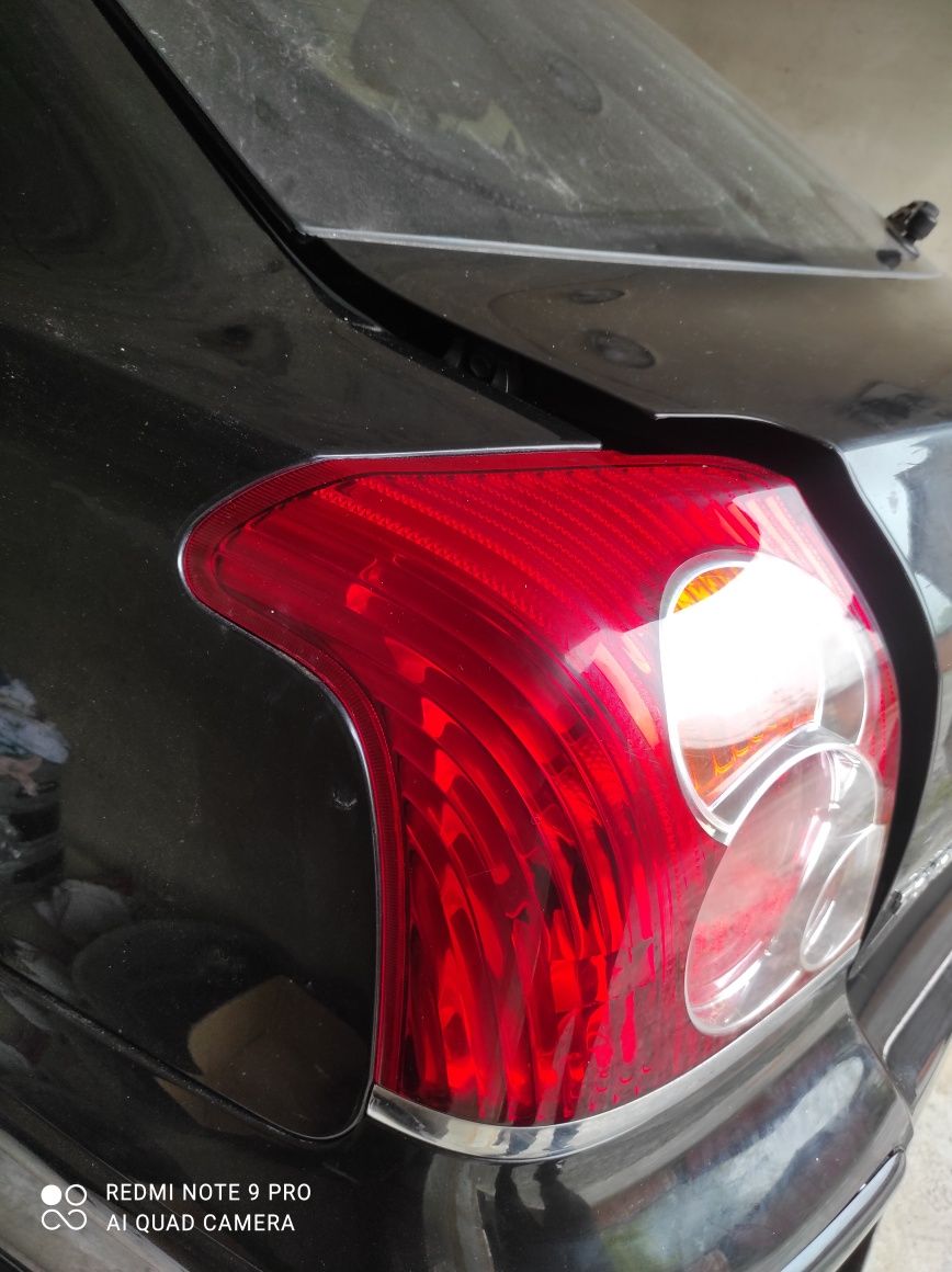 Фанарь фонарь задній ліхтар Toyota Avensis Авенсіс