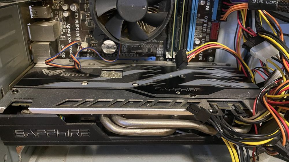 Продаю комп’ютер (працюючий, але вже не новий) або по деталях