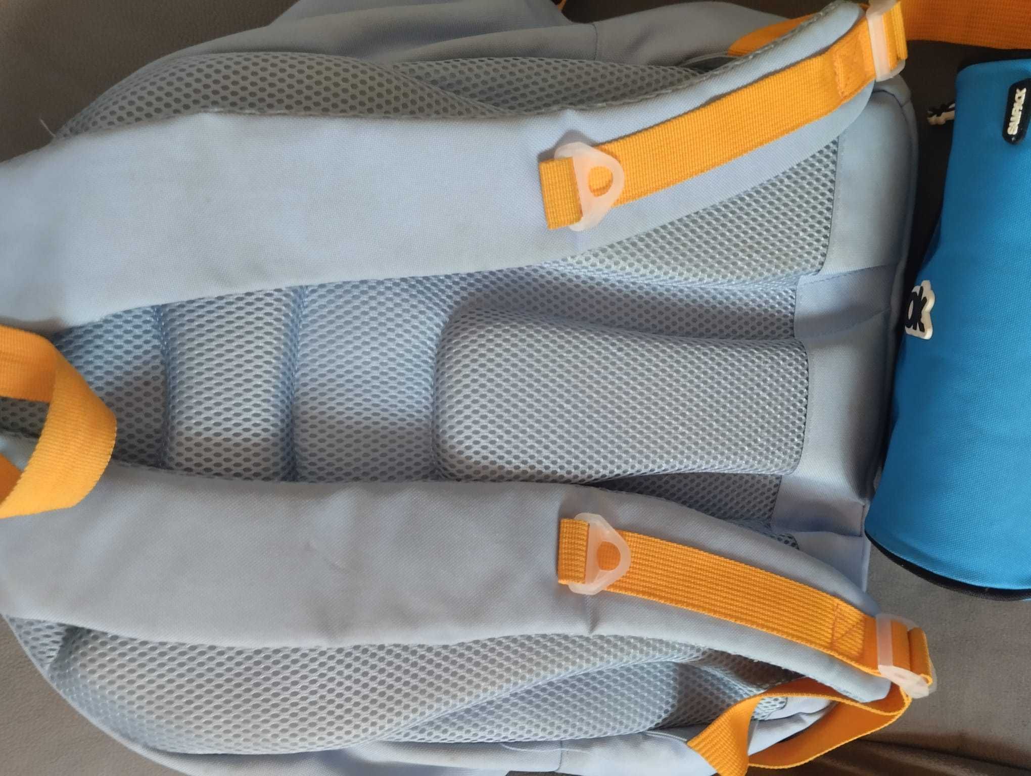 Mochila escolar e estojo