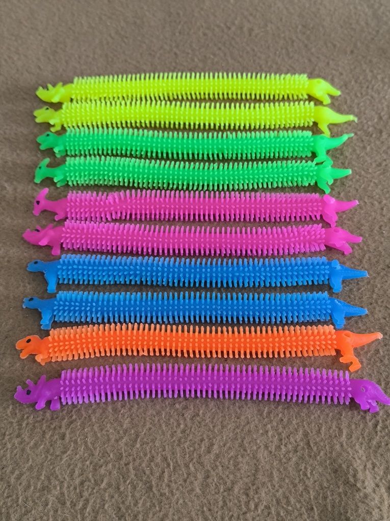 Brinquedos sensoriais flexíveis em forma de lagarta