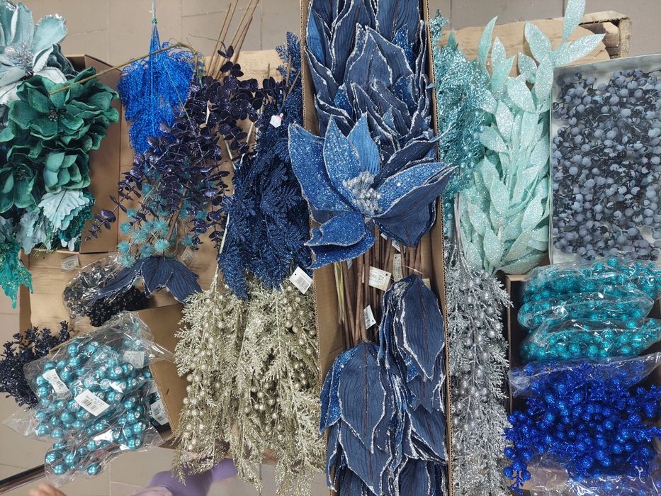 Новорічний декор, товари для декору, хендмейд, зимові гілочки, ягідки