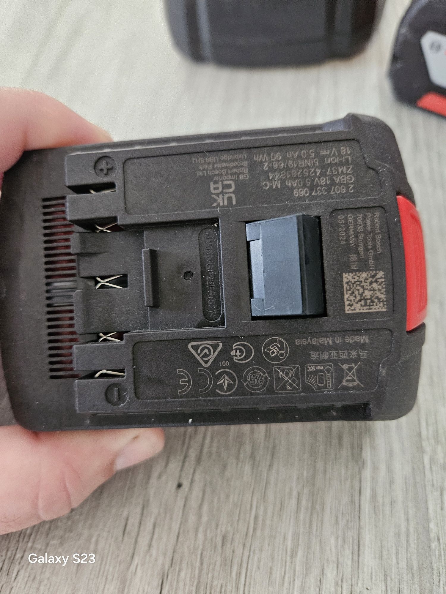 Ładowarka Bosch Professional 18 V Plus dwie baterie 5 ah