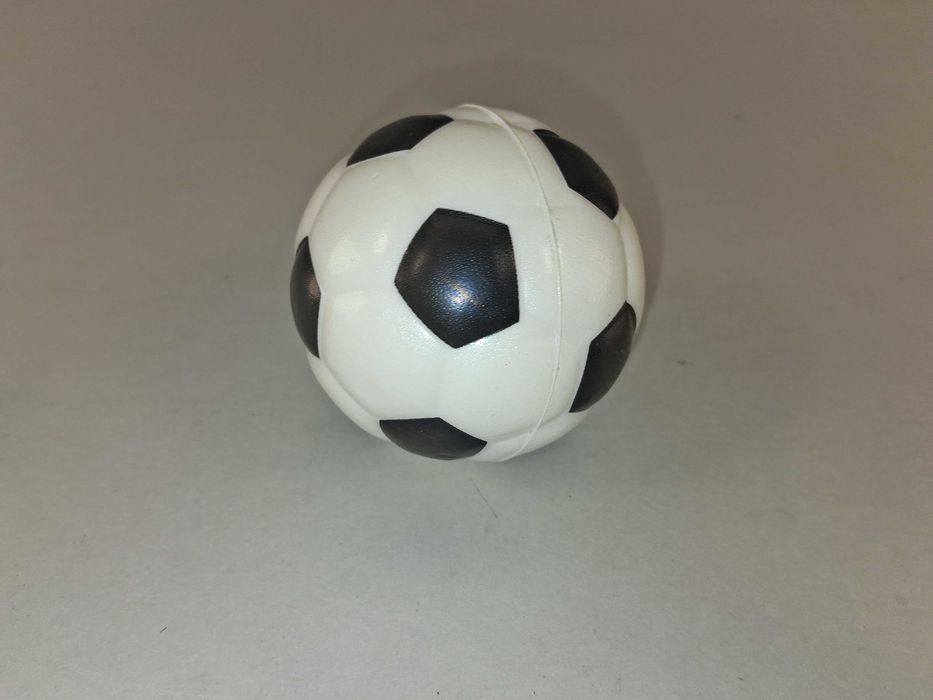 N212 Piłka Antystresowa Piłka Nożna Gniotek Mała Czarno-Biała