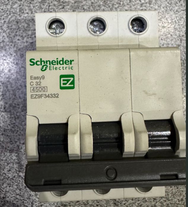 Автоматический выключатель 32А, EZ9, 3Р,