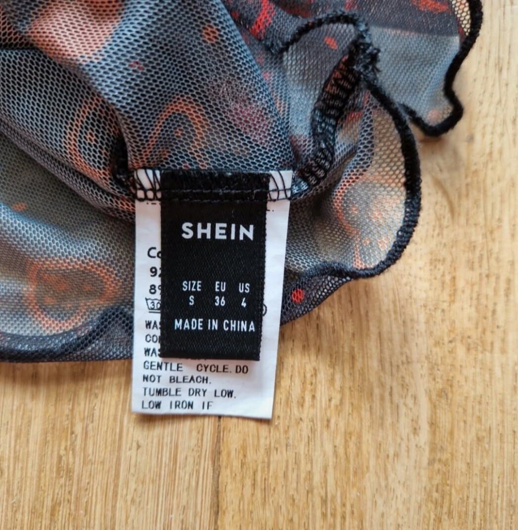 Koszulka Crop top w czerwone serduszka.. Shein
