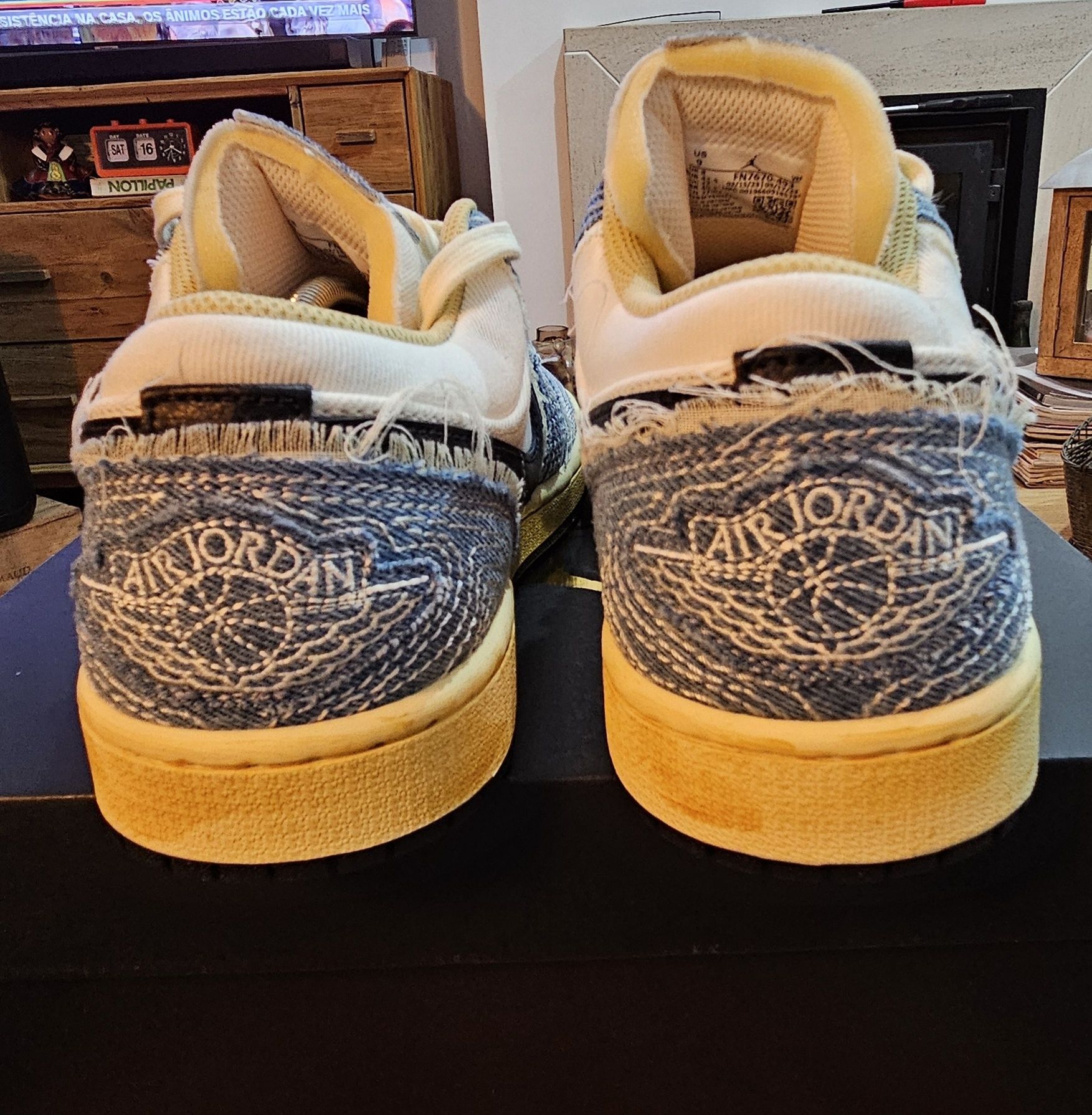 Ténis novos a estrear na caixa Air Jordan 1 Low Retro Blue Jeans Japan