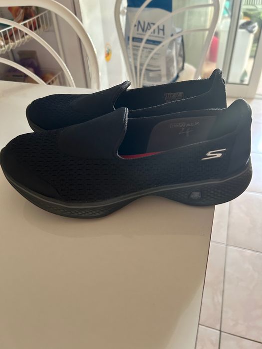 Sapatos pretos da Skechers