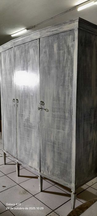 Roupeiro de 3 portas nº 1