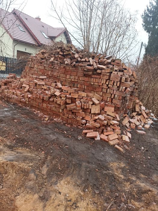 Stara cegła,cegła rozbiórkowa. Możliwy transport