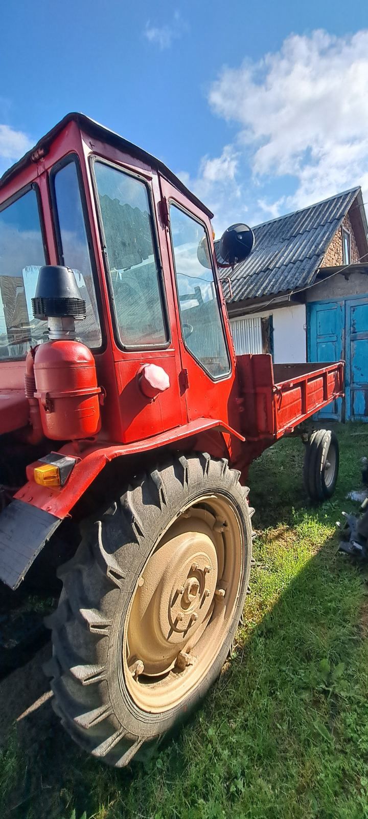 Продам Т-16. На ходу, в хорошому стані, з документами.