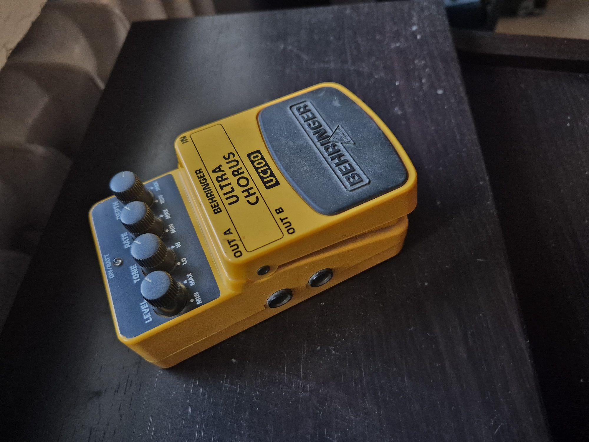 Behringer Ultra Chorus UC100 efekt gitarowy kostka