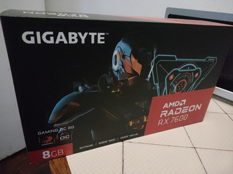 Placa de video RX 7600 , 8 gb RAM ... Triple fa