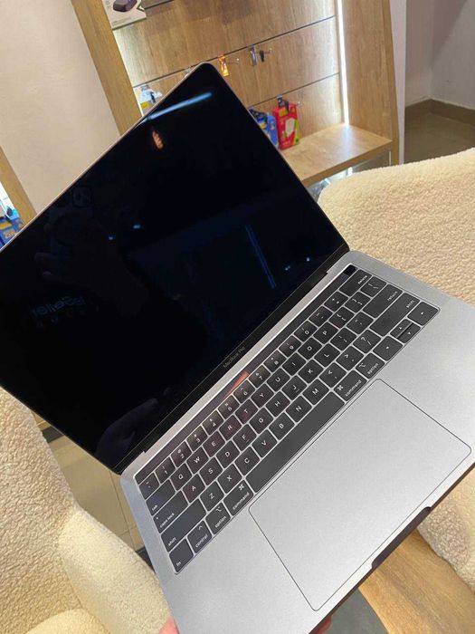 Ноутбук Apple MacBook Pro 13" i5/8/256GB Space Gray (MR9Q2) 2018