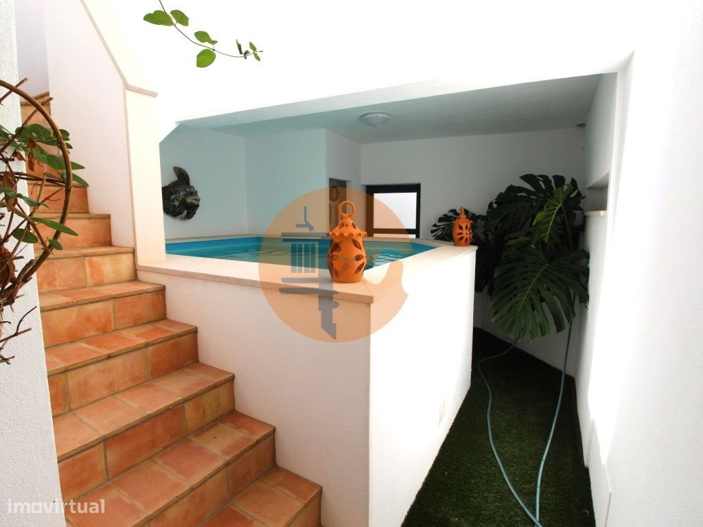 Casa Típica com Piscina na Baixa de Olhão.