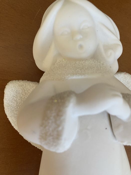 Anjo em loiça branco