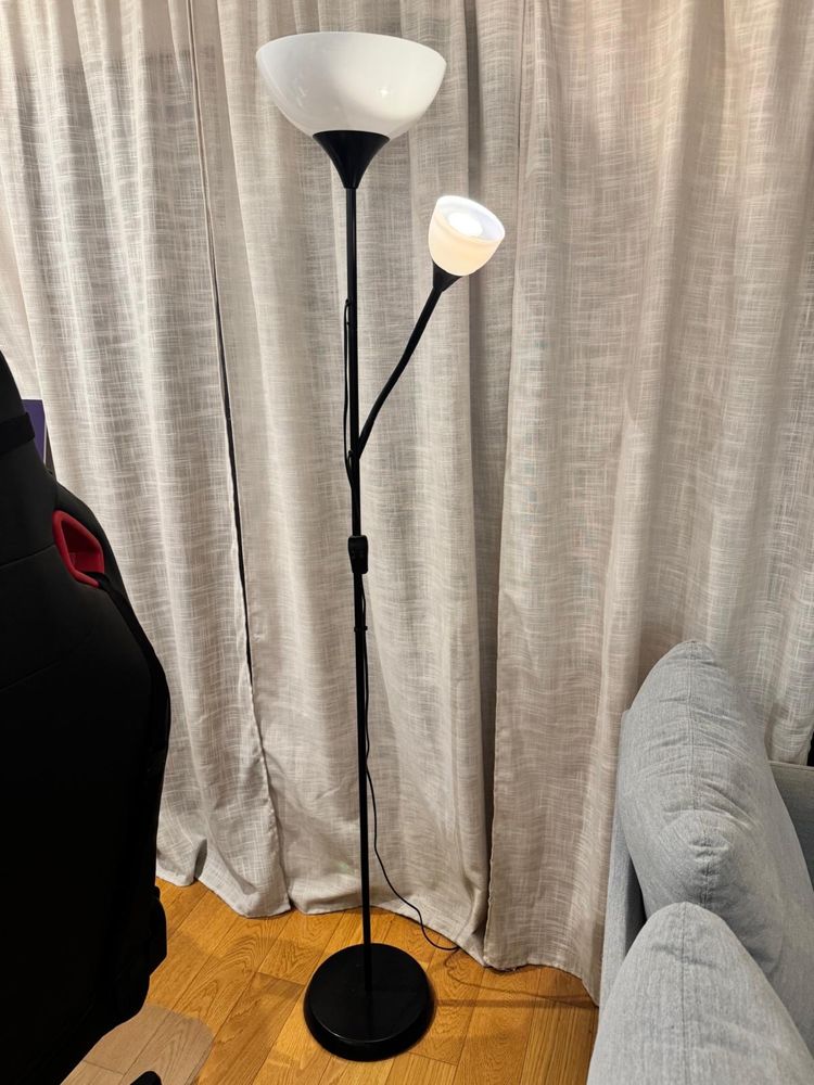 Candeeiro de Pé IKEA NOT com luz de leitura