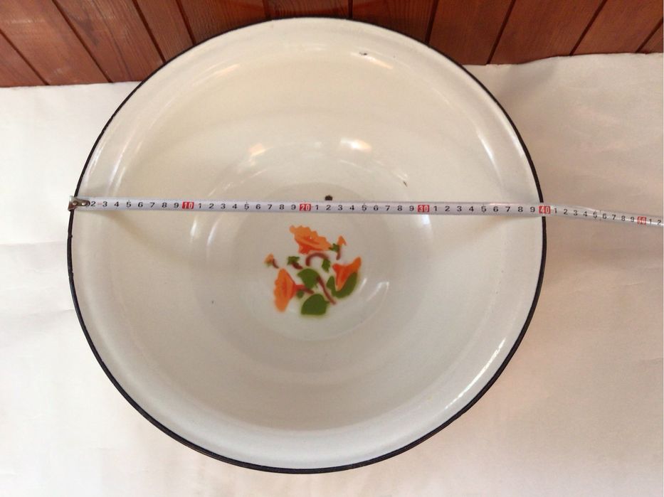 Миска - таз  емальована діам. 40см.,  алюмінієва діам. 45см..