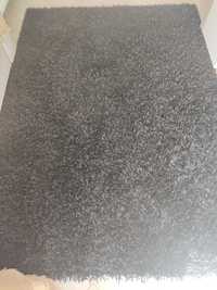 Carpete cor preta impecável sem manchas