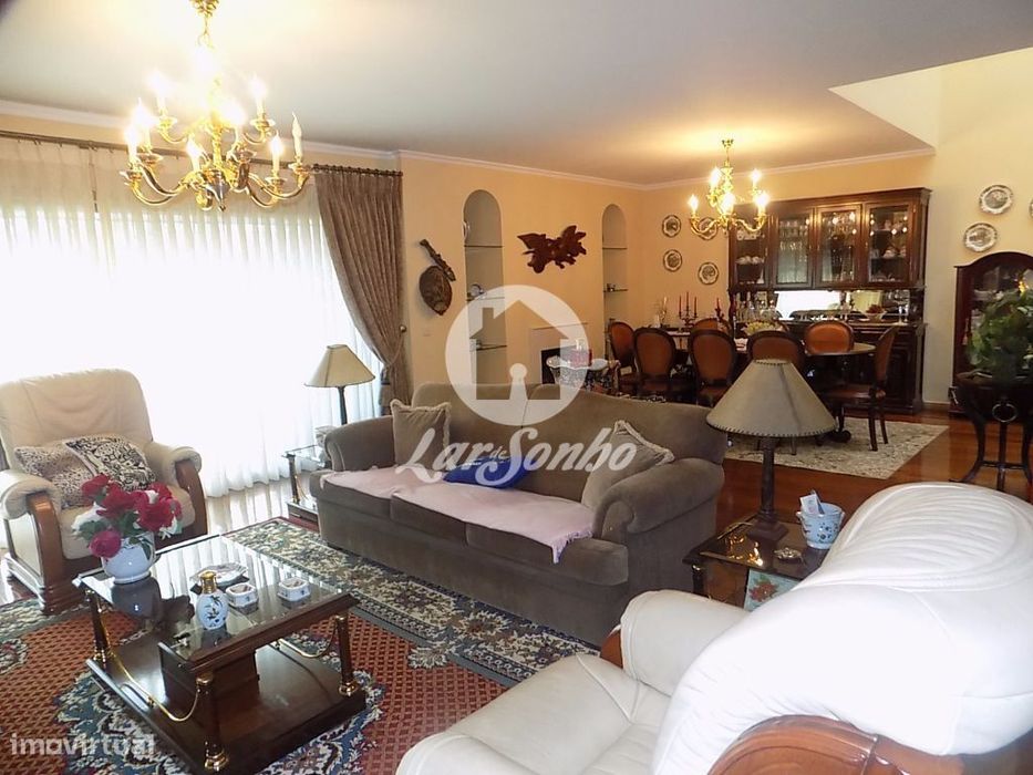 Moradia M4 c/ garagem fechada a 5 minutos do centro