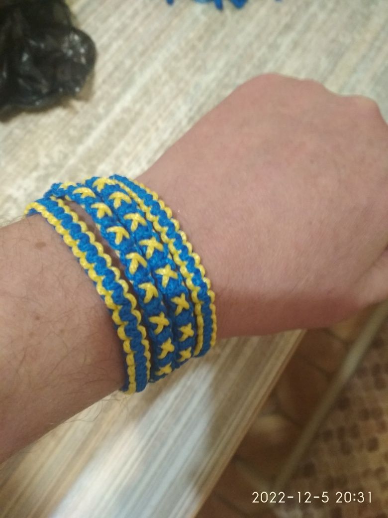 Патріотичний браслет- фенічка