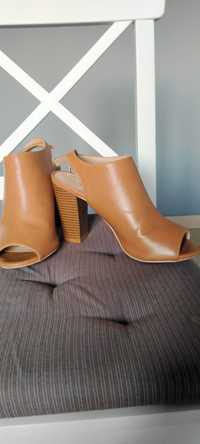 Buty damskie w kolorze Camel