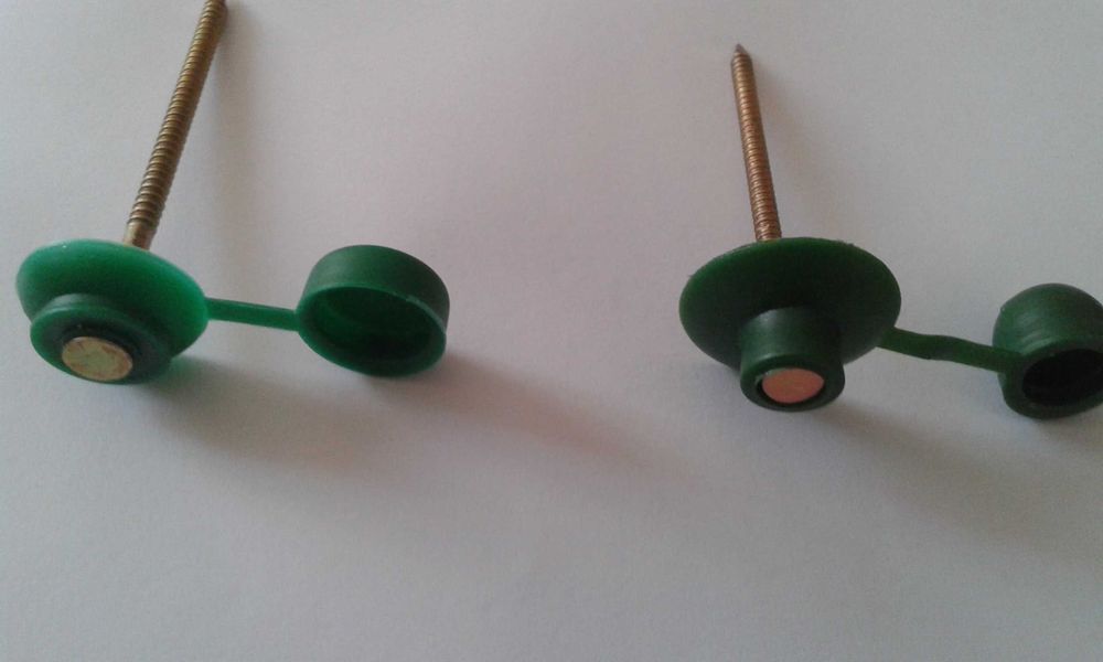 Kapturki z śrubami do płyt dachowych bitumicznych lub innego przeznacz