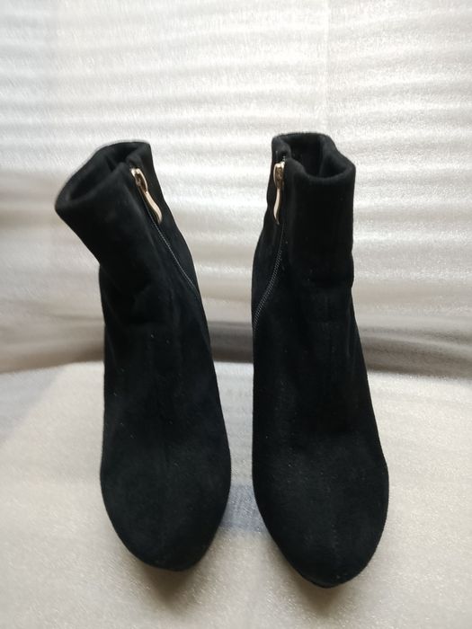 Продам полусапожки на танкеткі. Демісезонні.