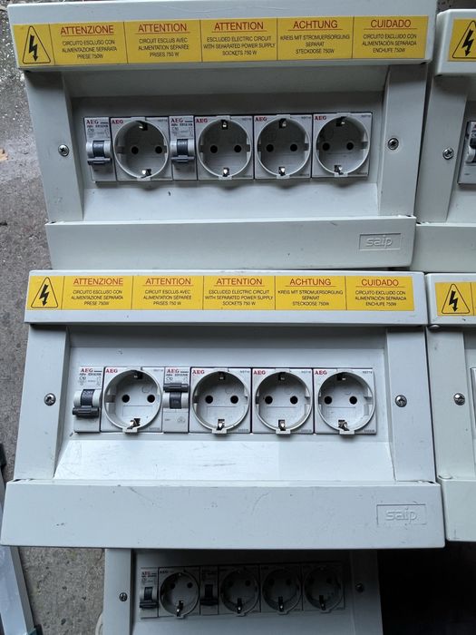 Rozdzielnie Nadtynkowe 16 sztuk