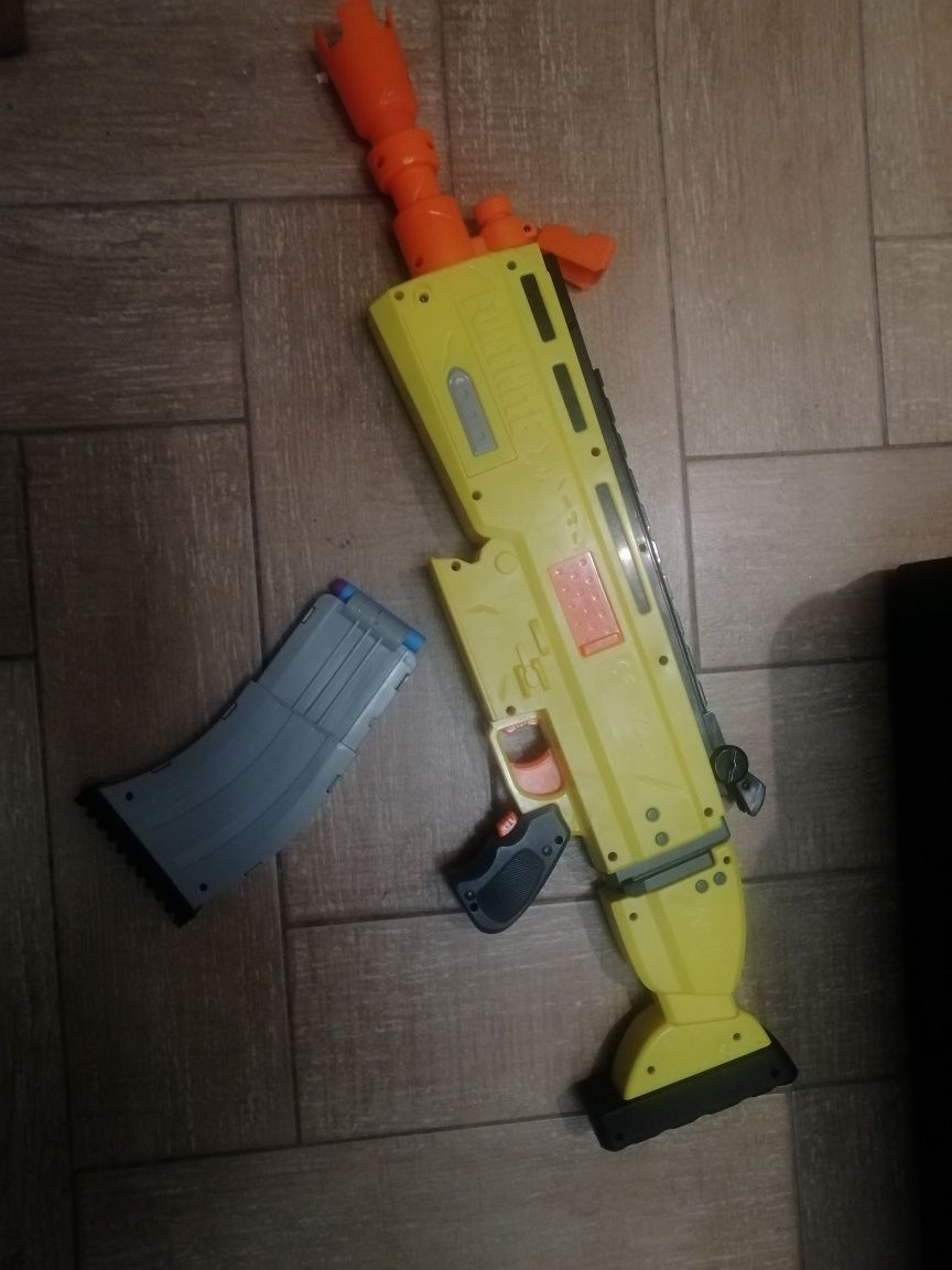 Nerf "Fortnite" іграшкова зброя на мягких кулях та батарейках