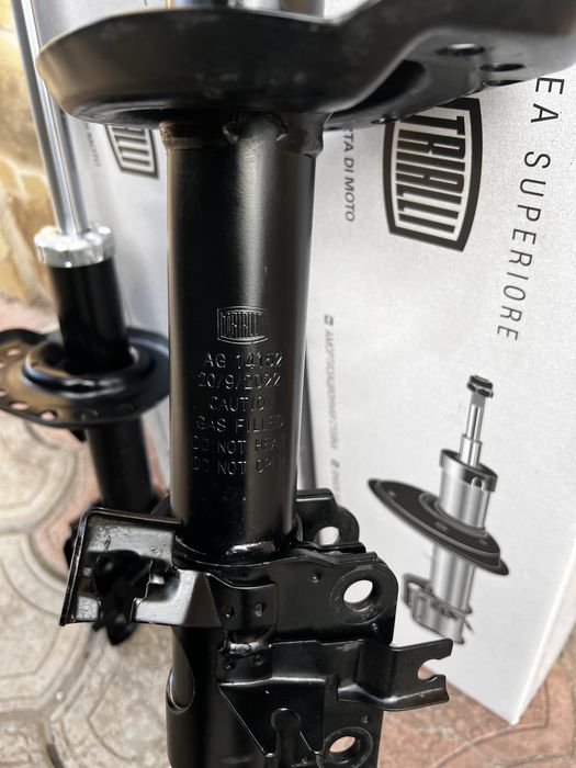 Передні амортизатори стойки Nissan qashqai J10 X-trail Almera, Koleos