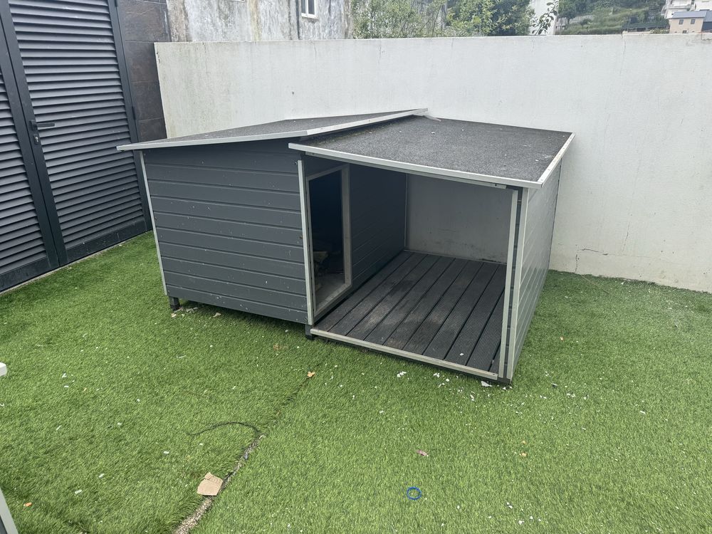 2 casotas uma Ares XXL Plus e uma Ares L Plus