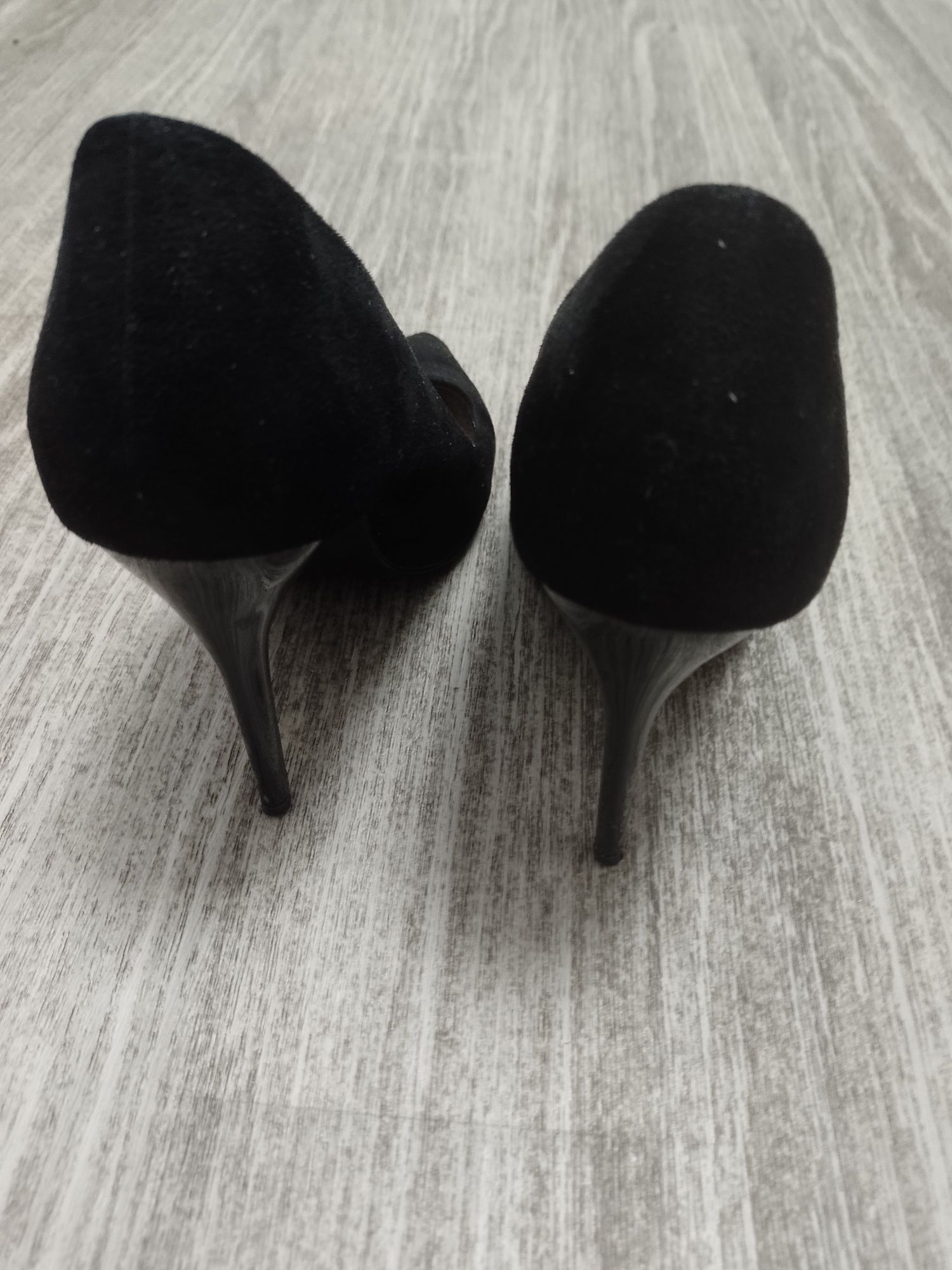 Sprzedam damskie buty rozmiar 37.