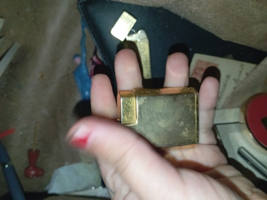 Dois isqueiros sem gás