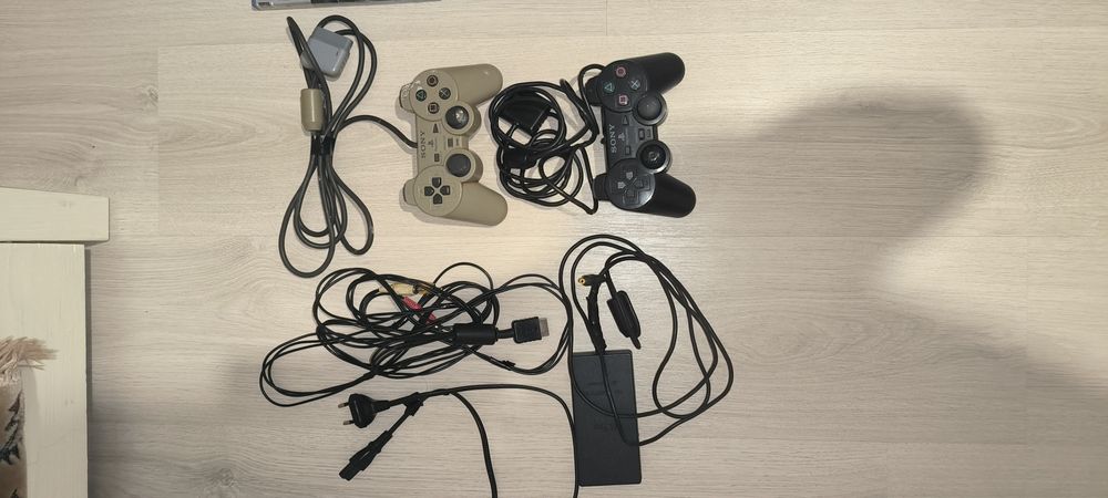 Продам плейстейшен 2 слім