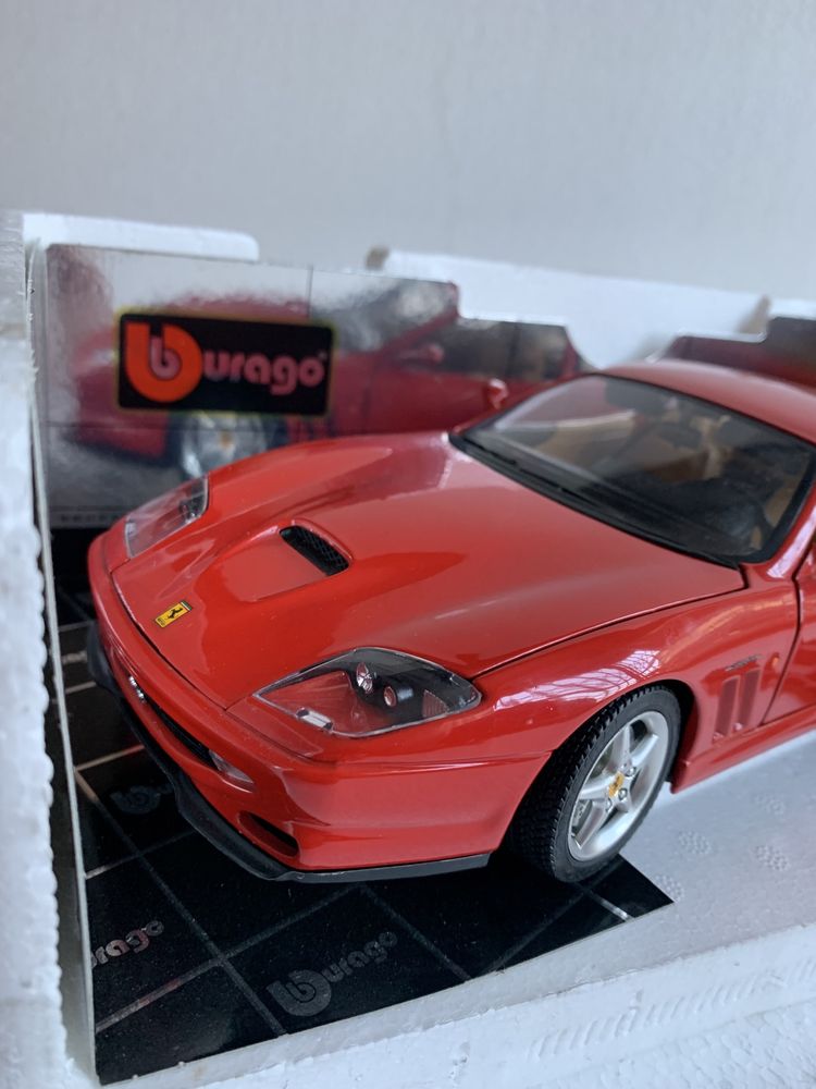 Ferrari 550 Maranello 1/18 com caixa