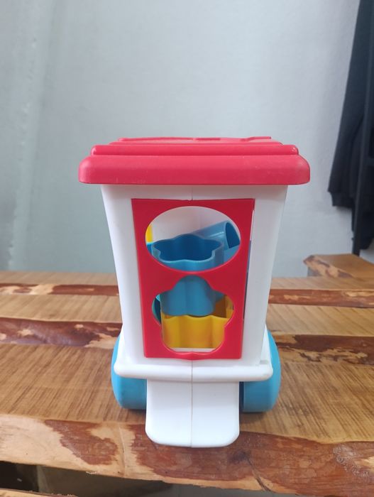 Дитяча іграшка Поїзд -сортер фігурок Iittle tikes.